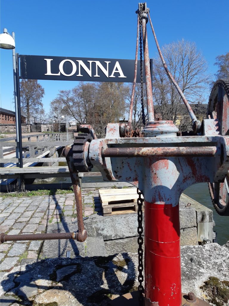 Lonna on kaunis pieni saari Helsingin edustalla.