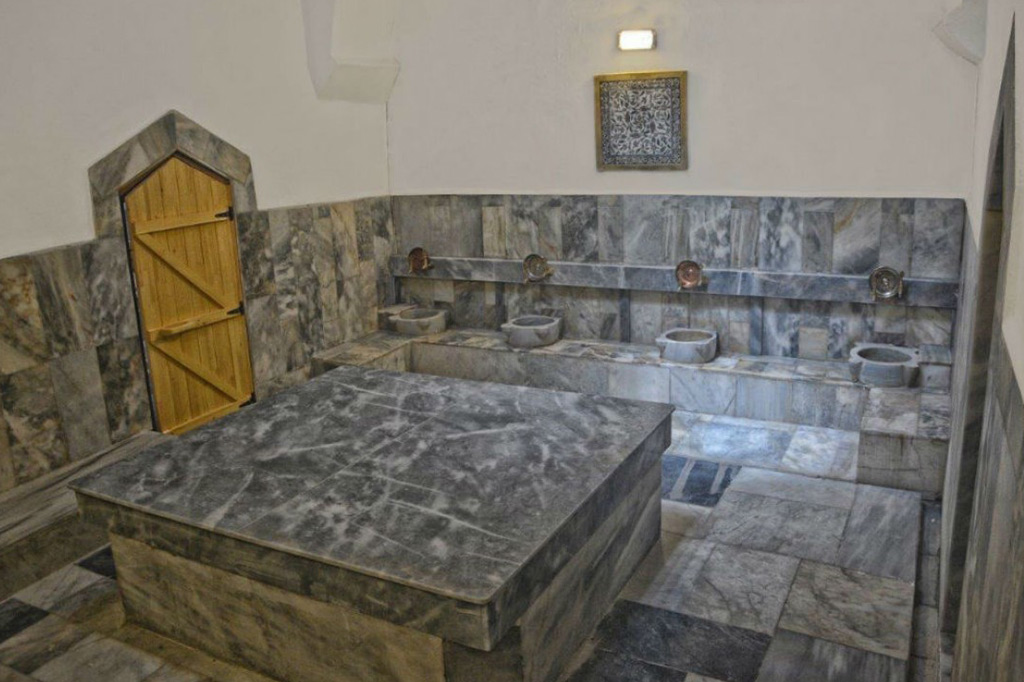 Turkkilainen sauna on tehty marmorista ja kivistä.